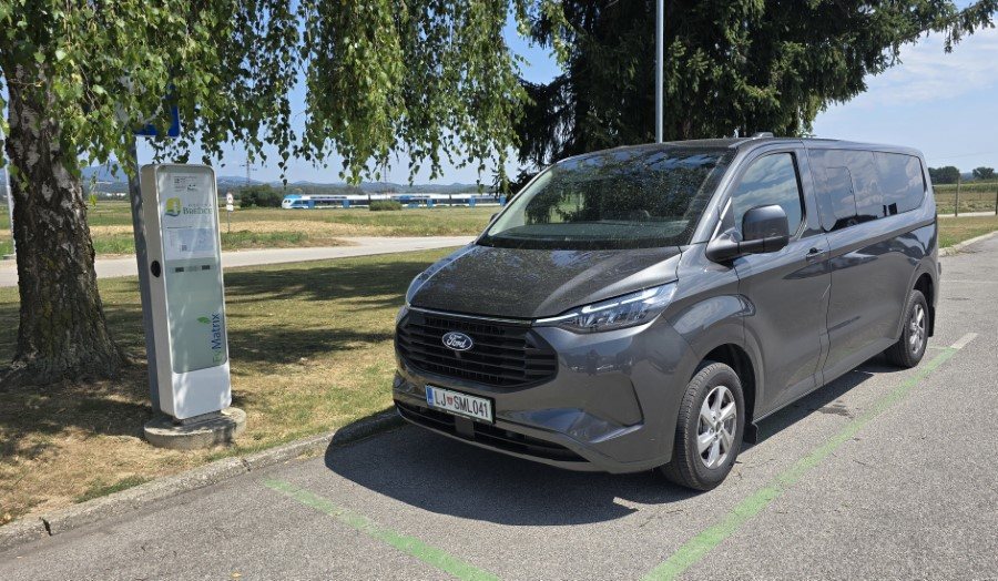 Elektrika za mesto, bencin za daljše poti