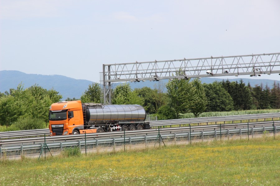 Tovornjaki cestninjeni po novem pravilu