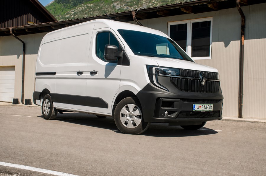 Renault Master: tovornjak navzven, avtomobilski znotraj